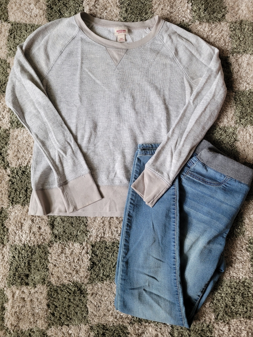 Cozy Women's Light Gray Pullover Sweater And Jean Outfit